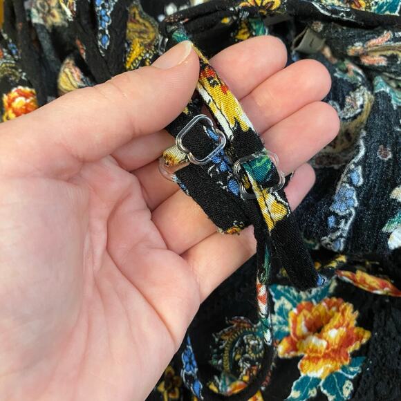 Gypsies & Moondust Cold Shoulder‎ Top Womens Size L Black Floral - Picture 6 of 7